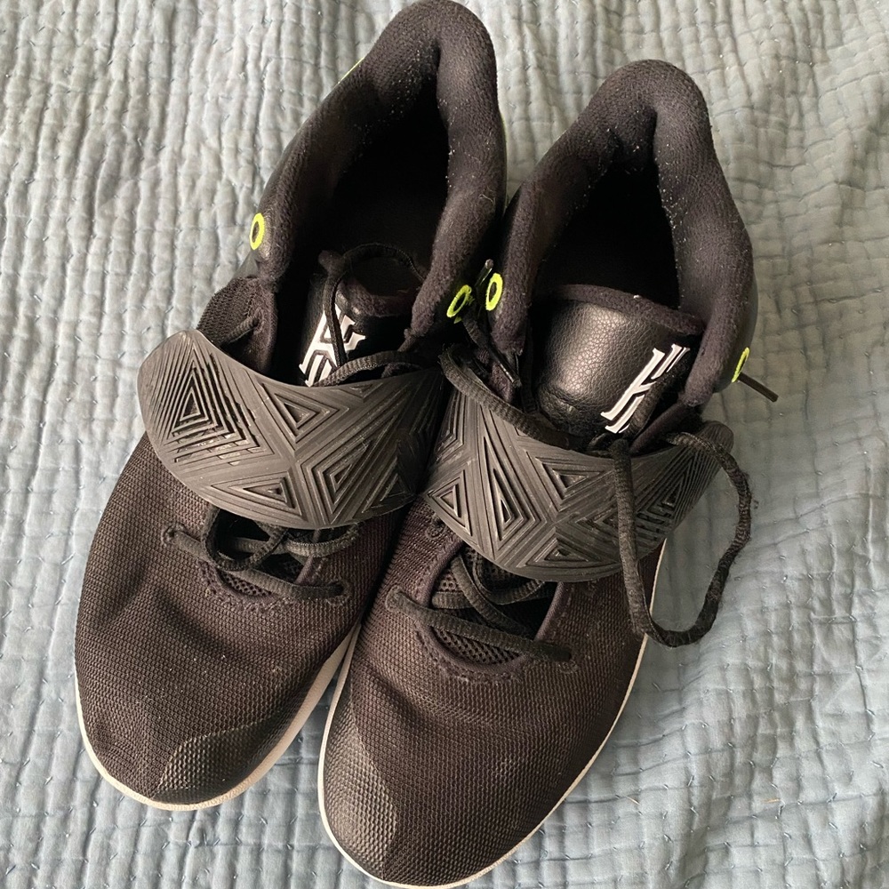 Kyrie Flytrap Nike Size 13